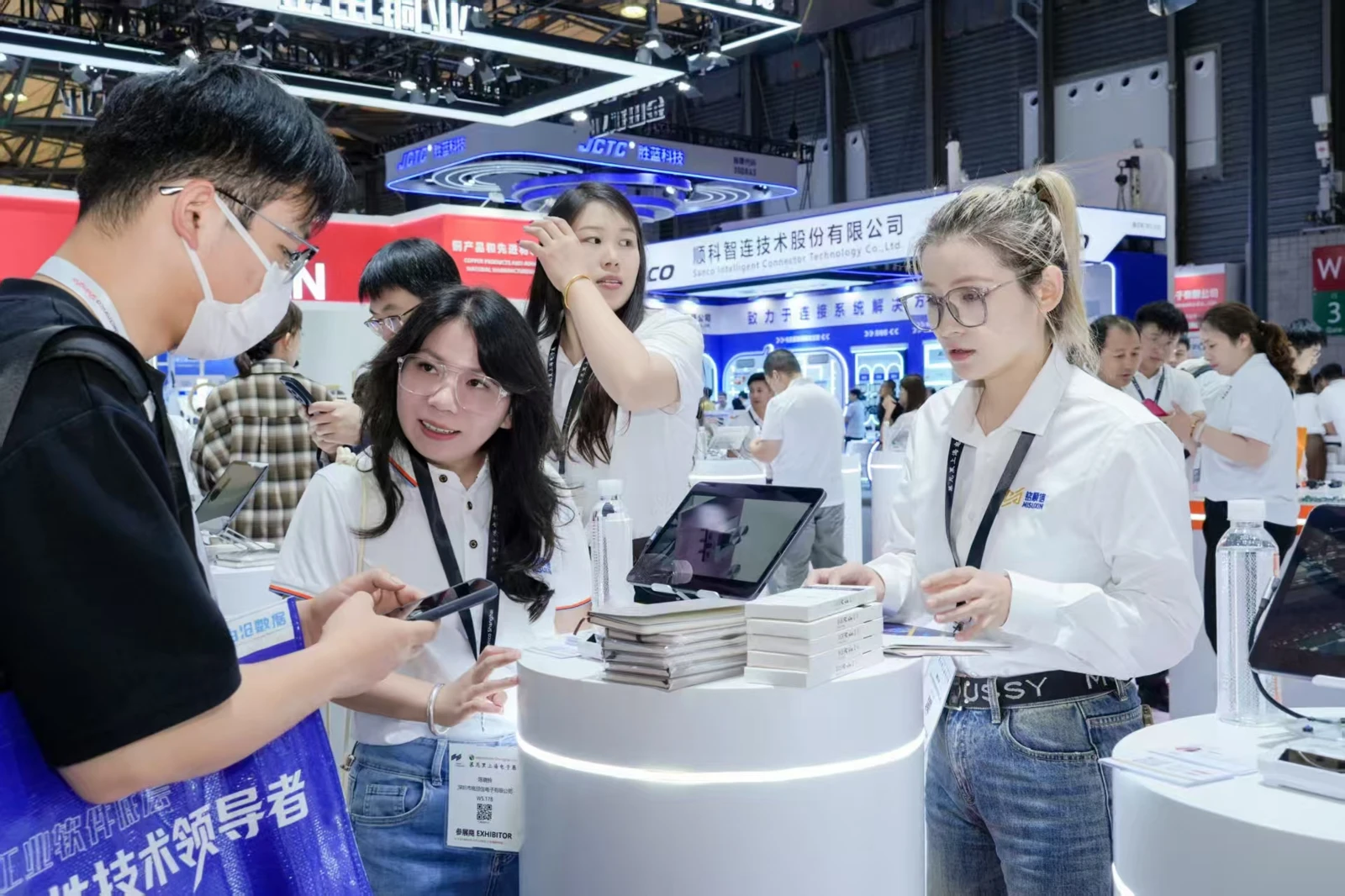 MISUXIN Welcomes Industry Customers on the Opening Day of electronica China 2026