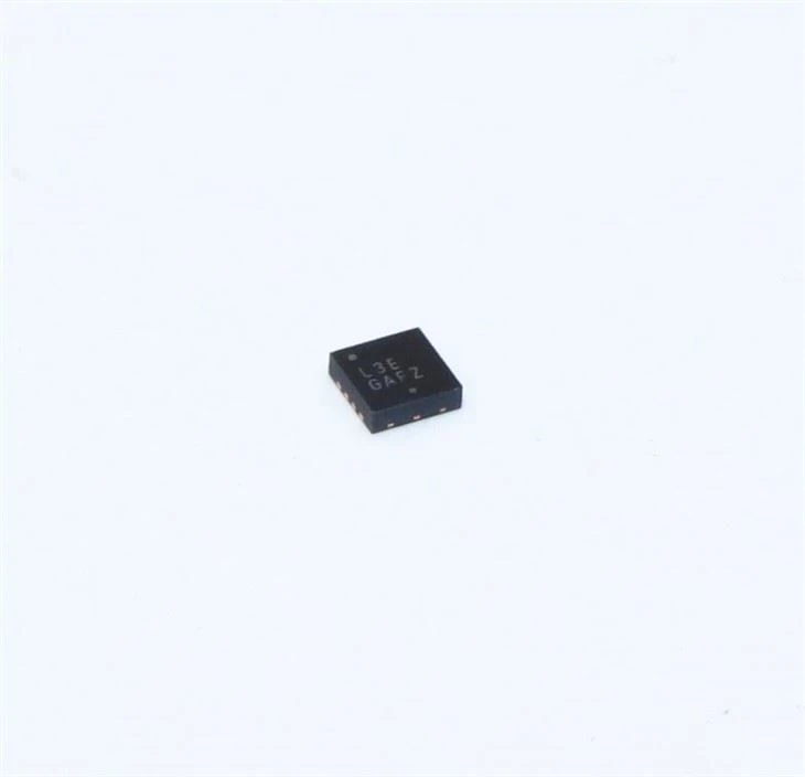 Power Management Integrated Circuits ADP3110AKCPZ-RL