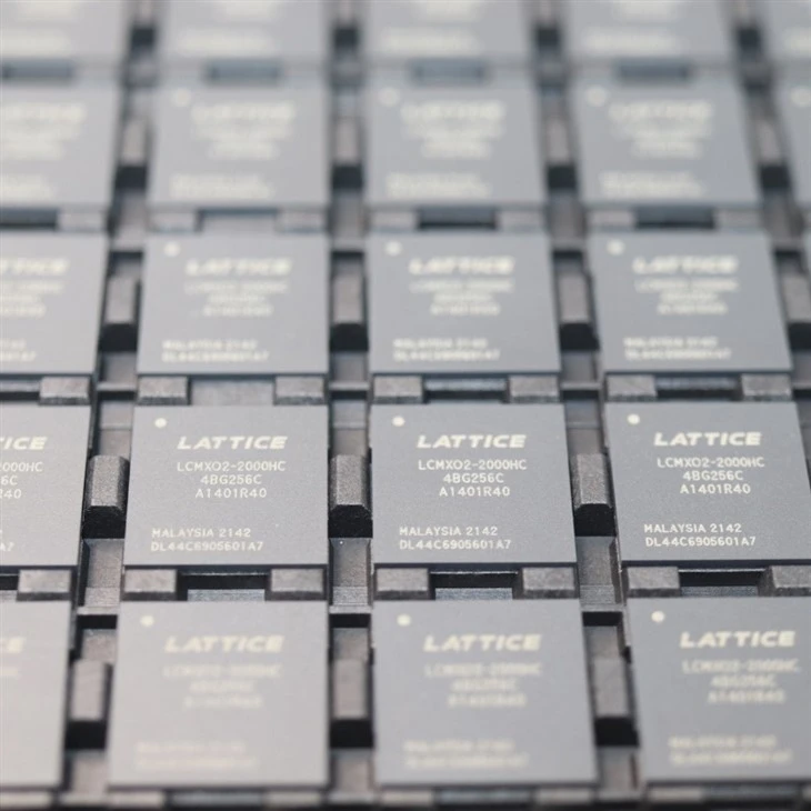Microcontroller MCU LCMXO2-2000HC-4BG256C