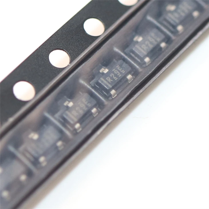 Electronic Component REF2933AIDBZR